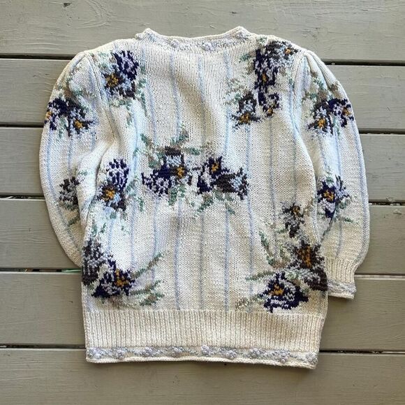 Vintage 90s White Flower Patterned Crewneck Sweater. Sz M - Picture 3 of 4